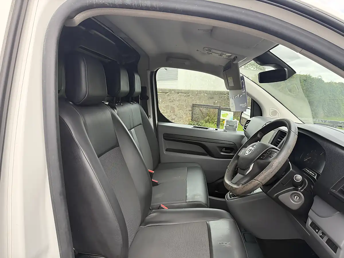 Used 2019 Vauxhall Vivaro Dynamic White - Interior and Exterior details 14