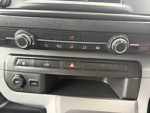 Used 2019 Vauxhall Vivaro Dynamic White - Interior and Exterior details 17