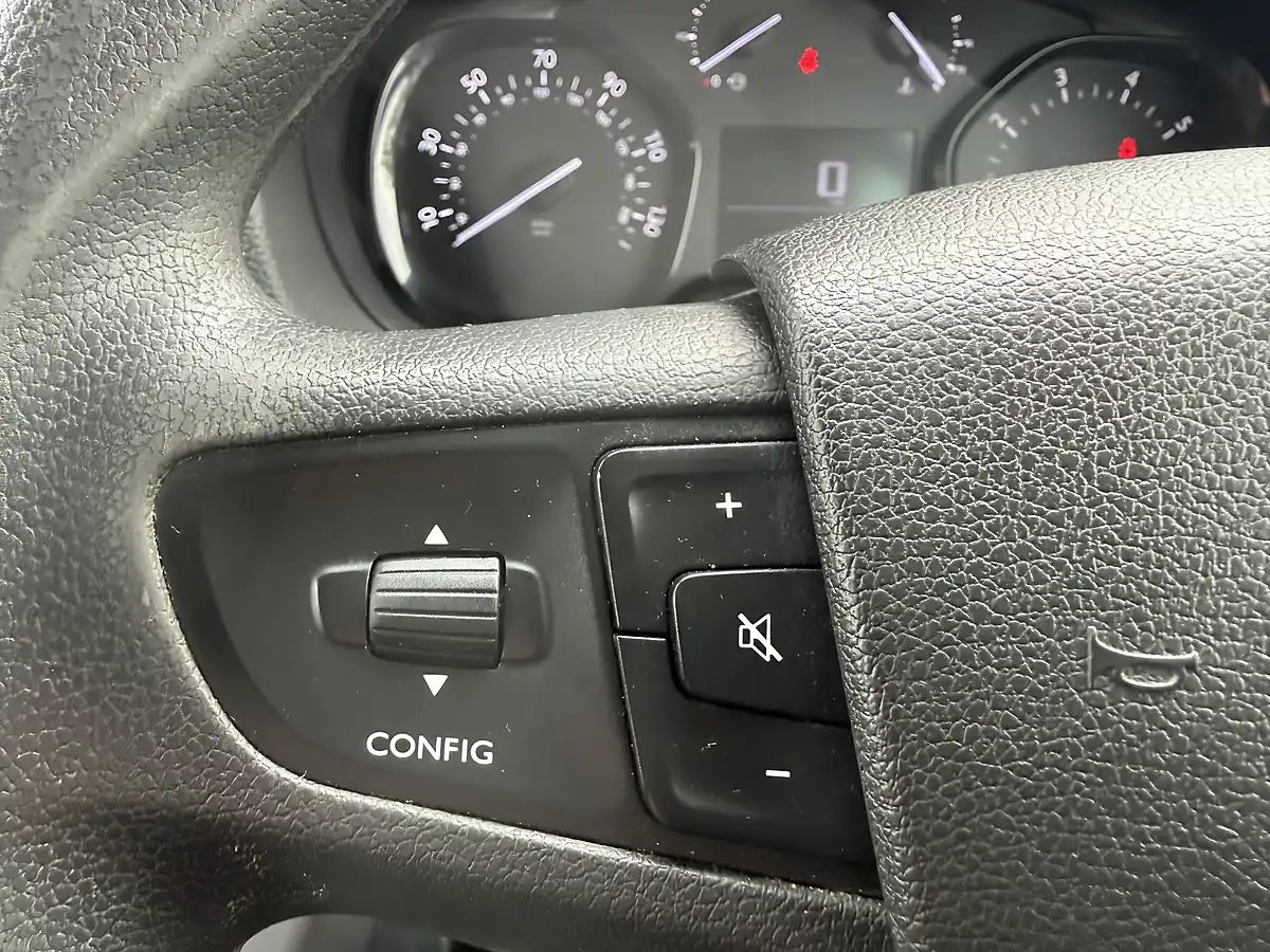 Used 2019 Vauxhall Vivaro Dynamic White - Interior and Exterior details 18