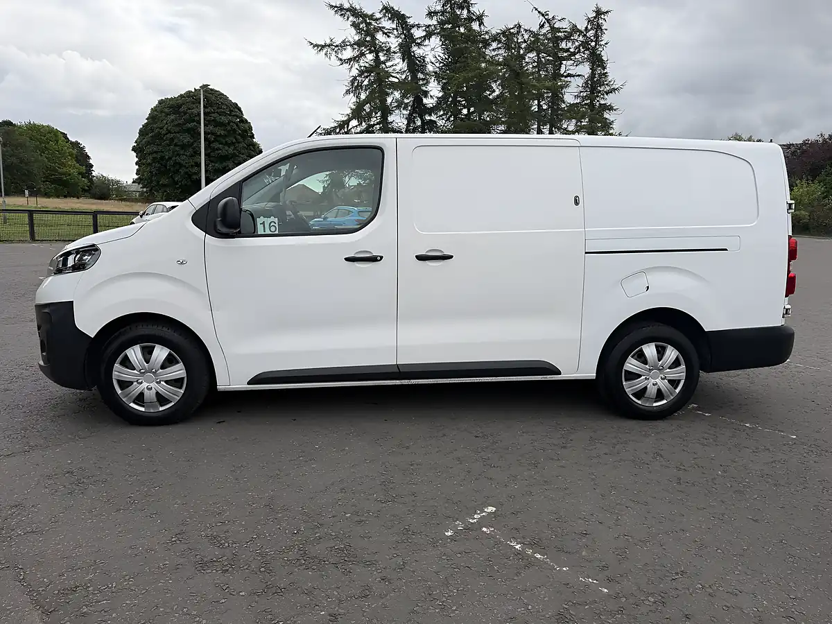 Used 2019 Vauxhall Vivaro Dynamic White - Interior and Exterior details 6