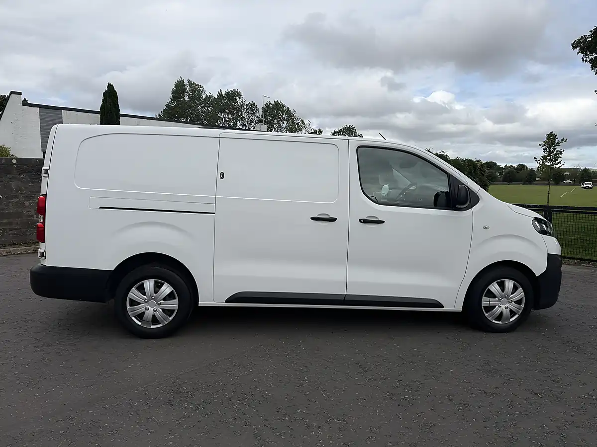 Used 2019 Vauxhall Vivaro Dynamic White - Interior and Exterior details 8