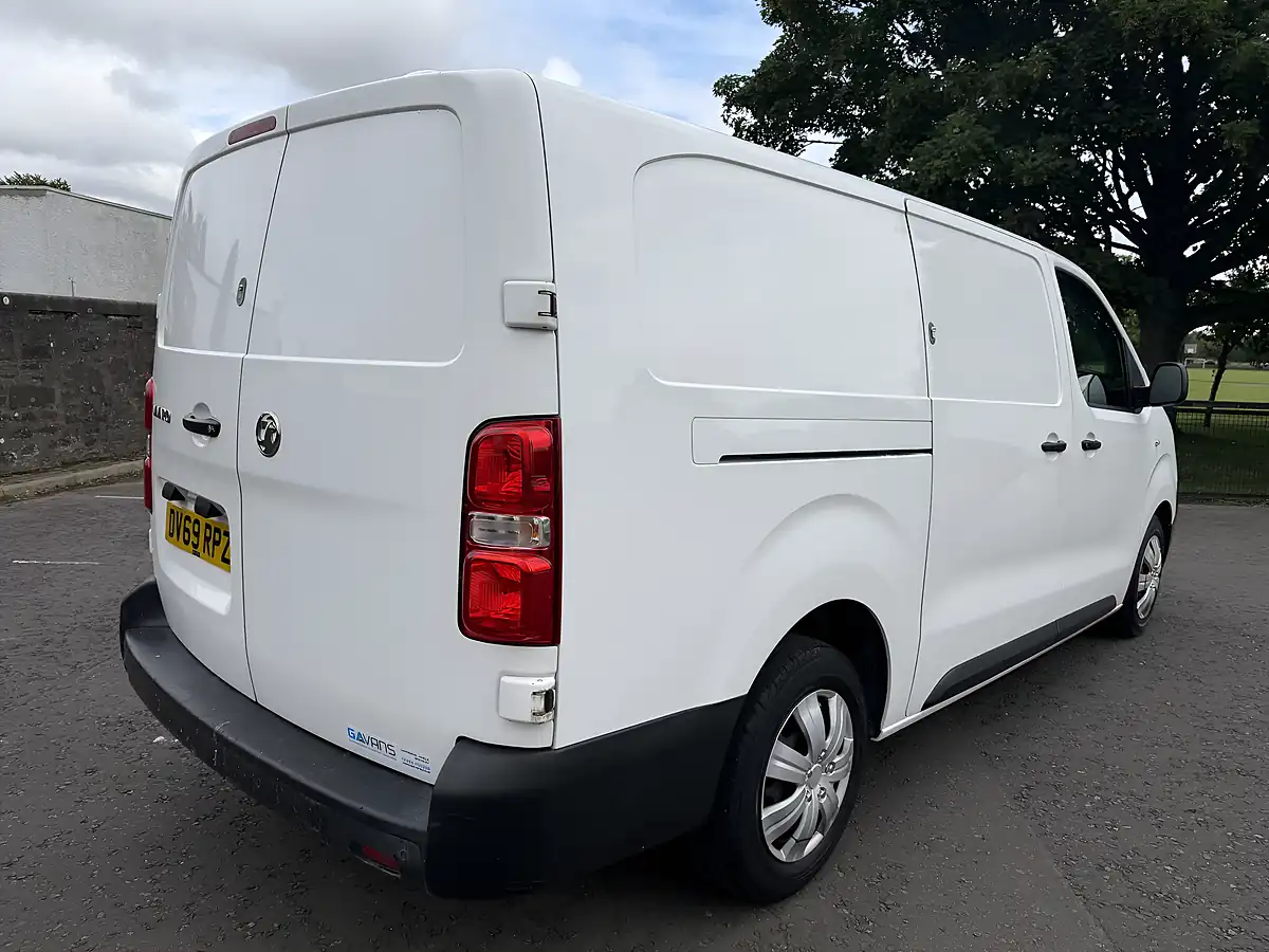 Used 2019 Vauxhall Vivaro Dynamic White - Interior and Exterior details 9