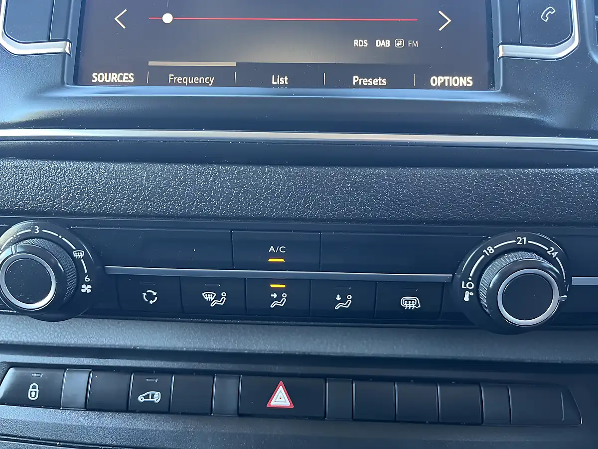 Used 2019 Vauxhall Vivaro Dynamic White - Interior and Exterior details 16