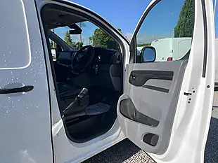 Used 2019 Vauxhall Vivaro Dynamic White - Interior and Exterior details 18