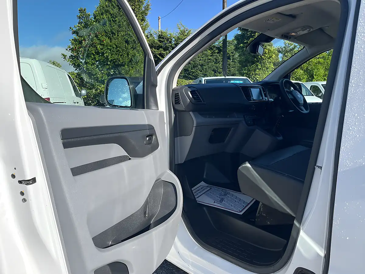 Used 2019 Vauxhall Vivaro Dynamic White - Interior and Exterior details 19
