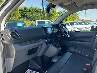 Used 2019 Vauxhall Vivaro Dynamic White - Interior and Exterior details 2