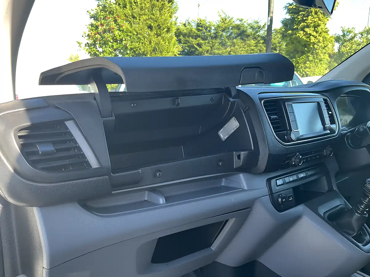 Used 2019 Vauxhall Vivaro Dynamic White - Interior and Exterior details 20