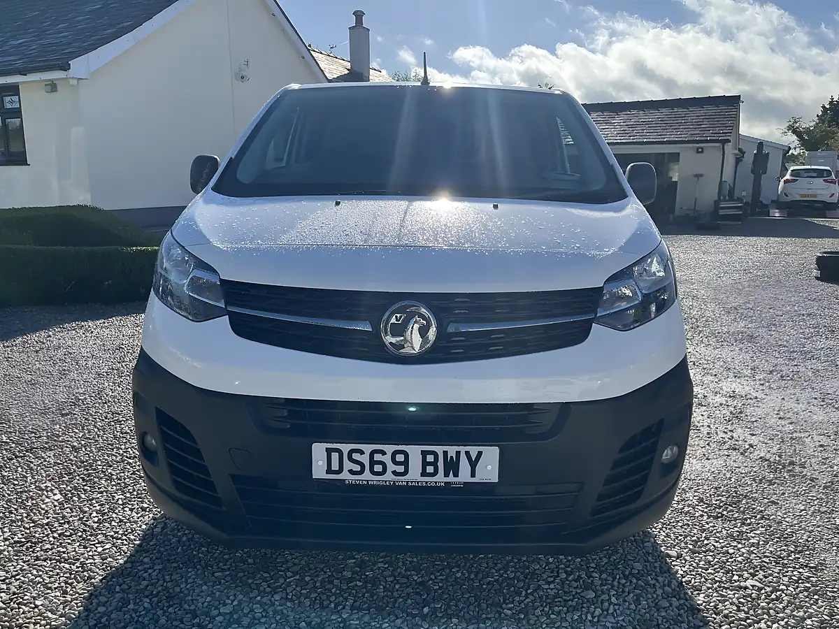 Used 2019 Vauxhall Vivaro Dynamic White - Interior and Exterior details 5