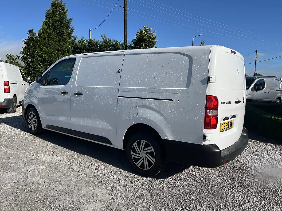 Used 2019 Vauxhall Vivaro Dynamic White - Interior and Exterior details 9