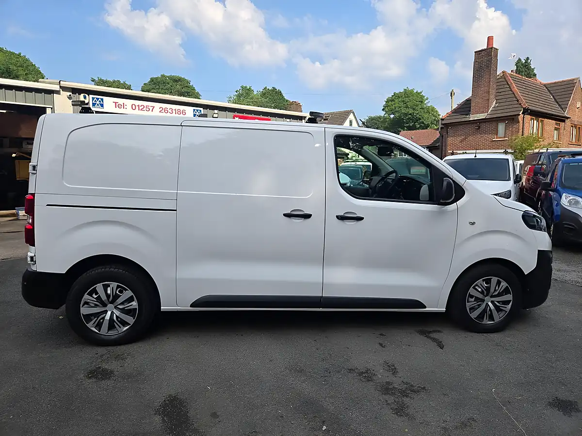Used 2019 Vauxhall Vivaro Edition H1 White - Interior and Exterior details 14
