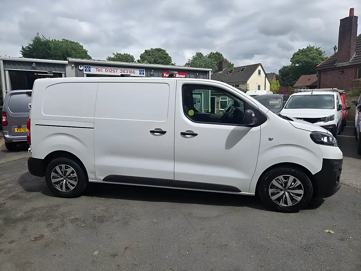 Used 2019 Vauxhall Vivaro Edition H1 White - Interior and Exterior details 12
