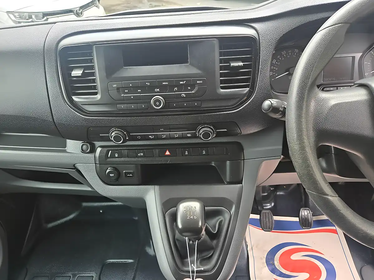 Used 2019 Vauxhall Vivaro Edition H1 White - Interior and Exterior details 16