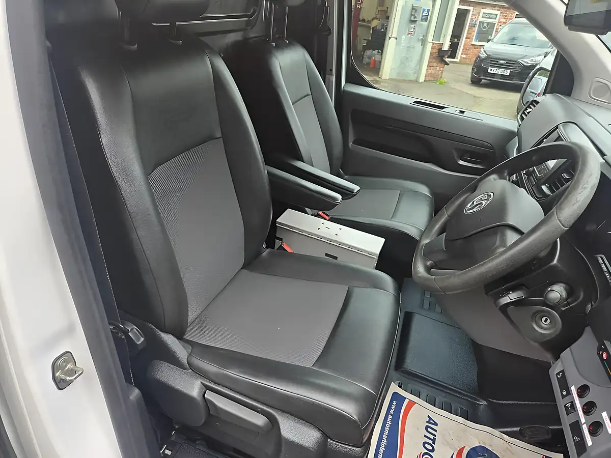 Used 2019 Vauxhall Vivaro Edition H1 White - Interior and Exterior details 17