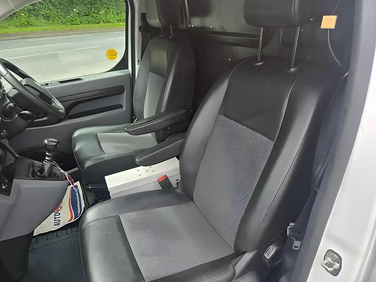 Used 2019 Vauxhall Vivaro Edition H1 White - Interior and Exterior details 6
