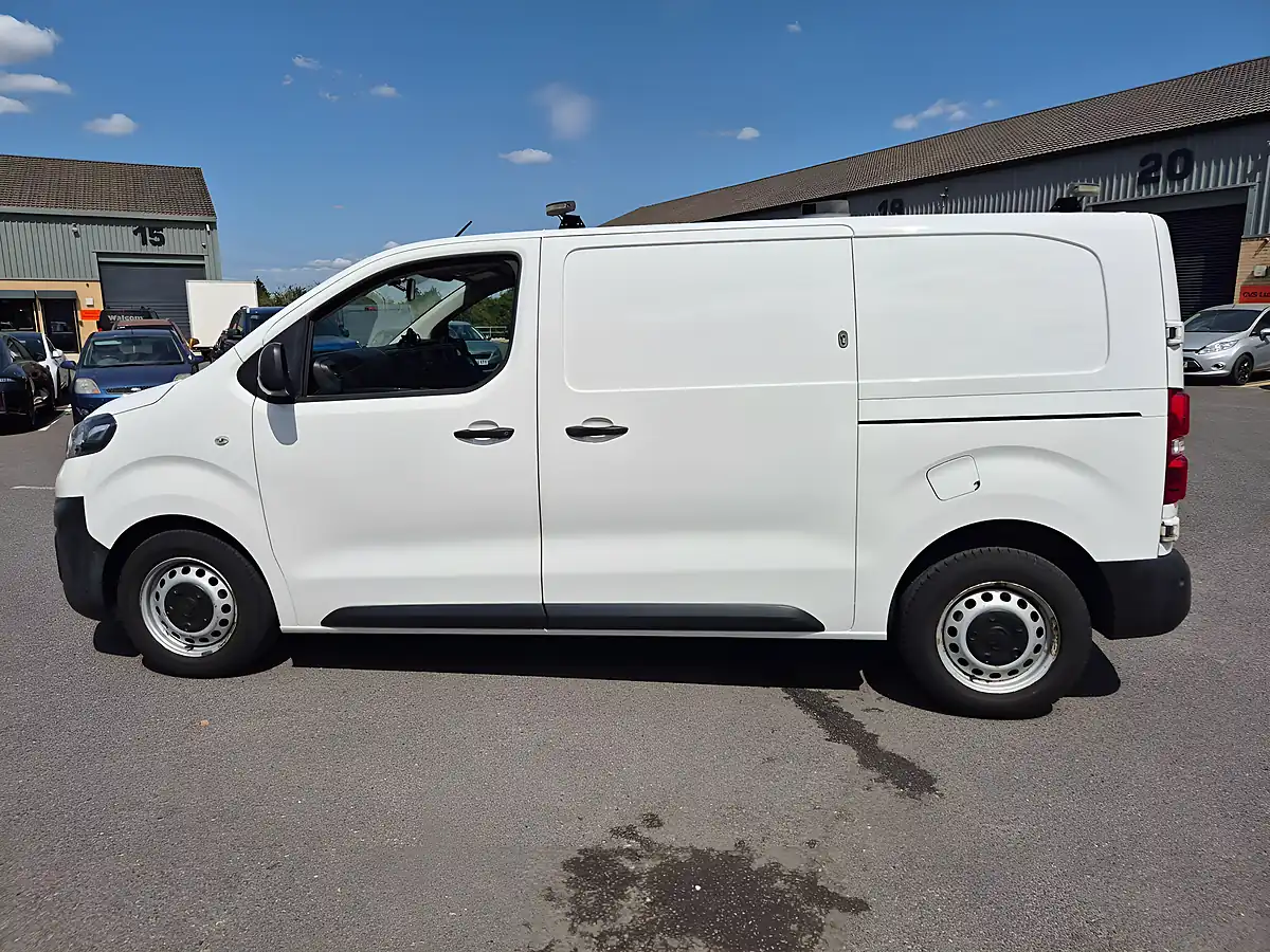 Used 2019 Vauxhall Vivaro Edition L1 H1 White - Interior and Exterior details 16