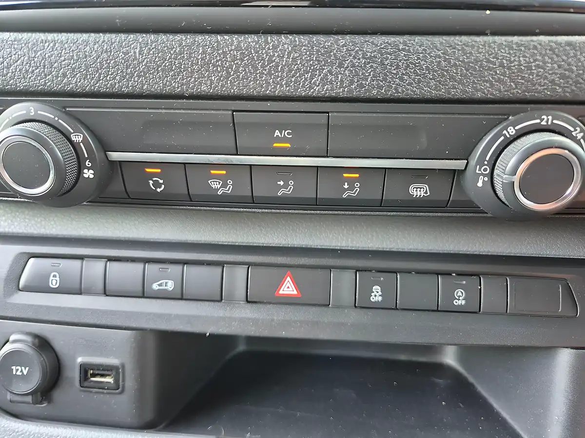 Used 2019 Vauxhall Vivaro Edition L1 H1 White - Interior and Exterior details 7