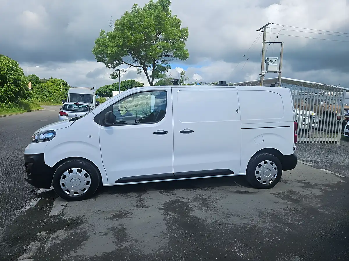 Used 2019 Vauxhall Vivaro Edition White - Interior and Exterior details 5