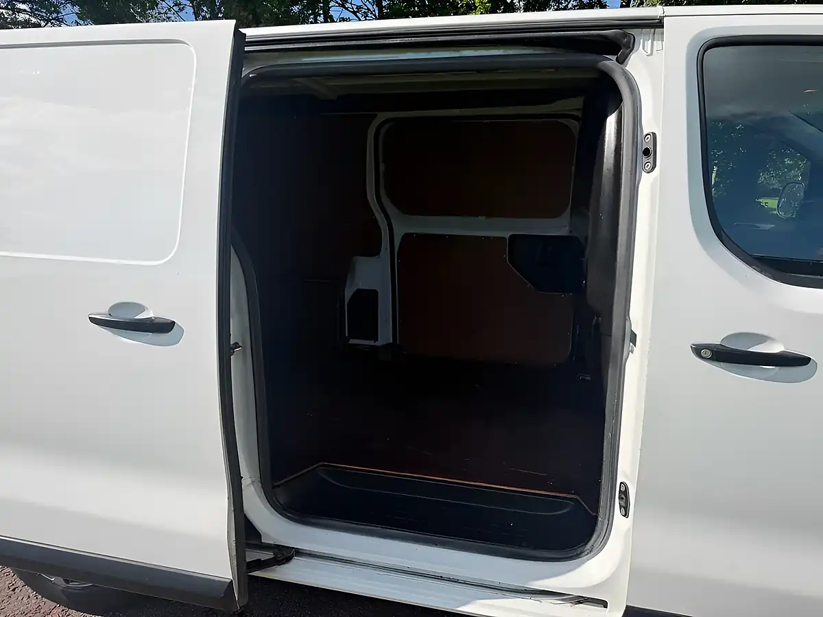 Used 2019 Vauxhall Vivaro Edition White - Interior and Exterior details 13