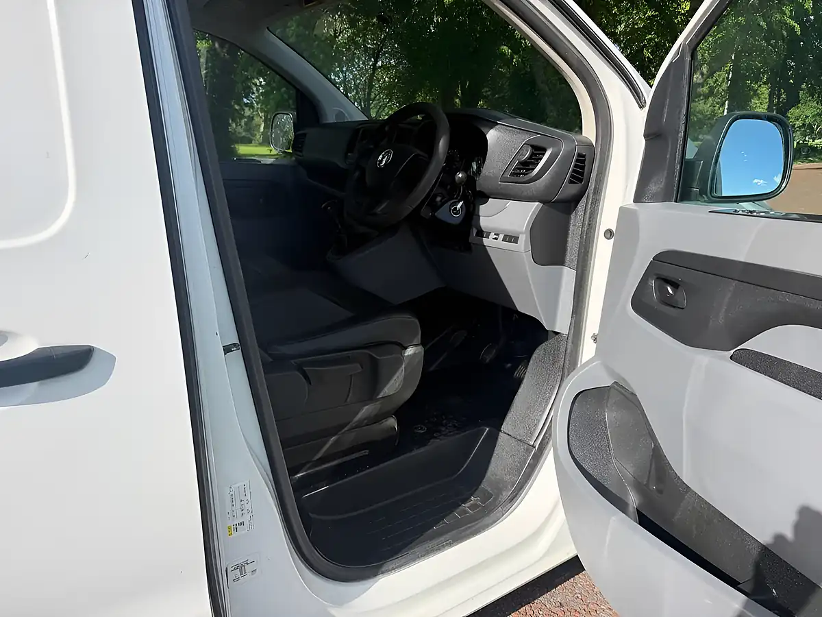 Used 2019 Vauxhall Vivaro Edition White - Interior and Exterior details 9
