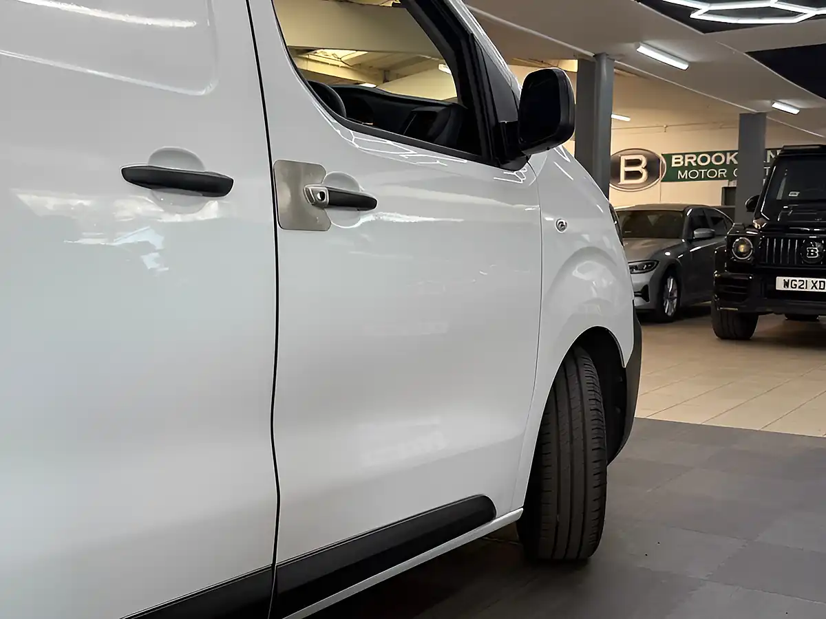 Used 2019 Vauxhall Vivaro L2H1 2900 Dynamic S/S [stunning Example] White - Interior and Exterior details 5