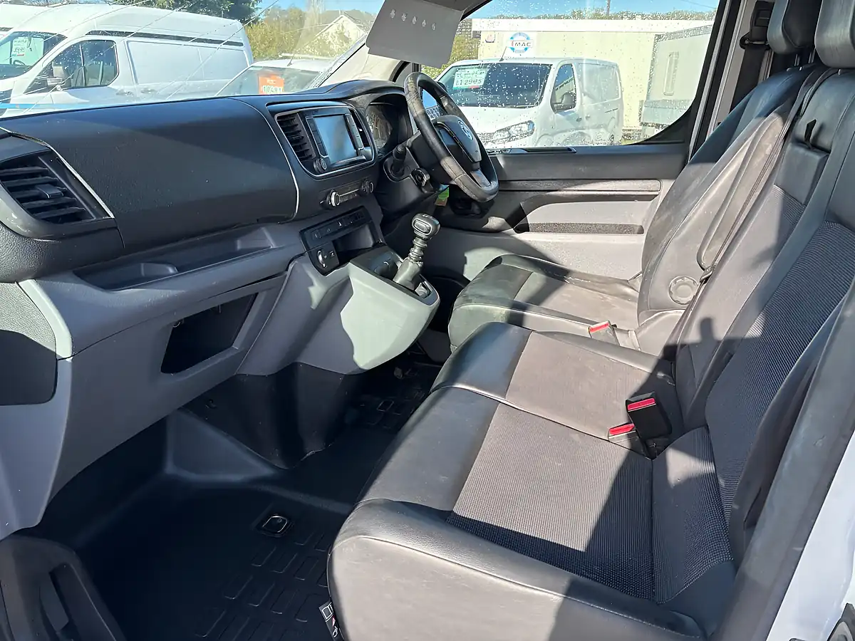 Used 2019 Vauxhall Vivaro Sportive White - Interior and Exterior details 10