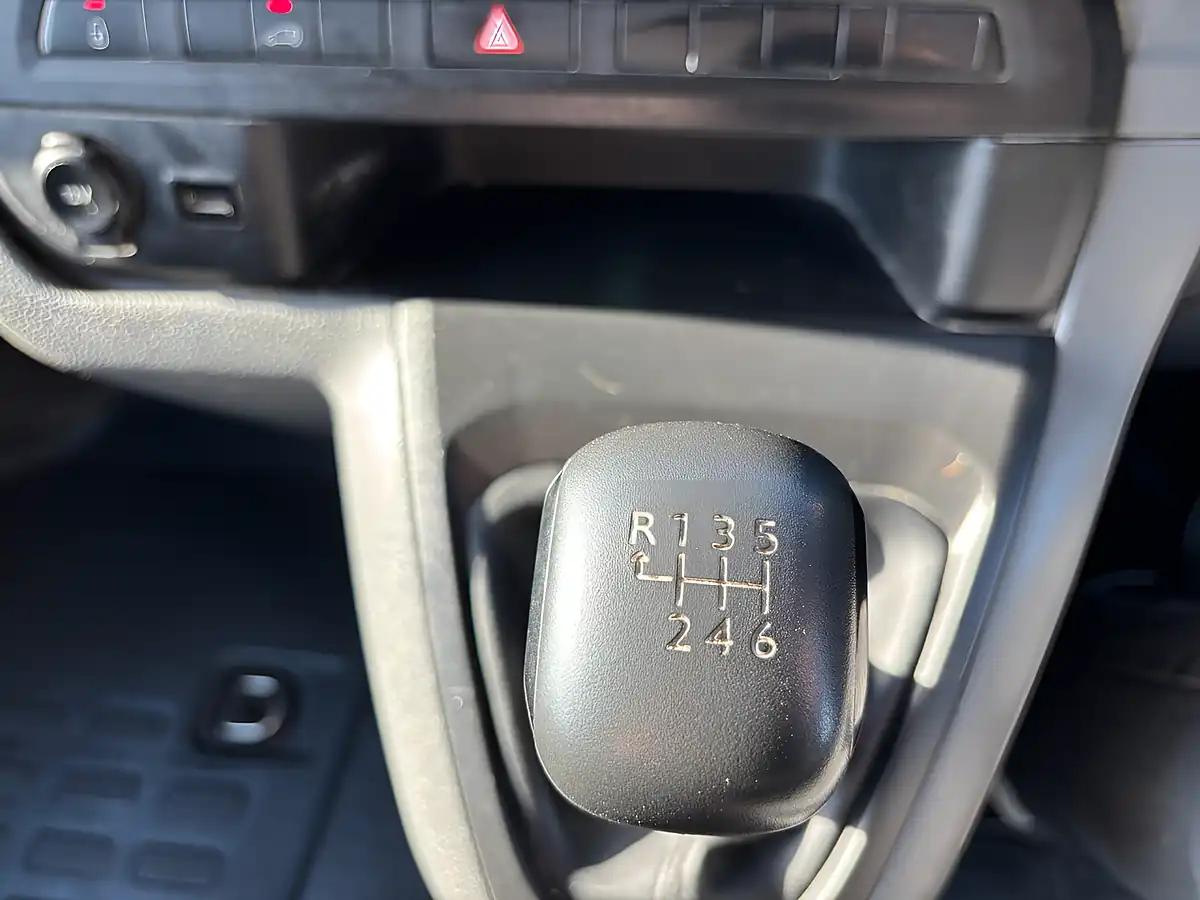 Used 2019 Vauxhall Vivaro Sportive White - Interior and Exterior details 12