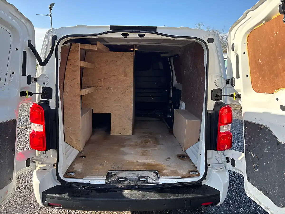 Used 2019 Vauxhall Vivaro Sportive White - Interior and Exterior details 9