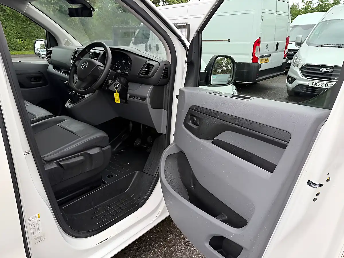 Used 2019 Vauxhall Vivaro Sportive White - Interior and Exterior details 12