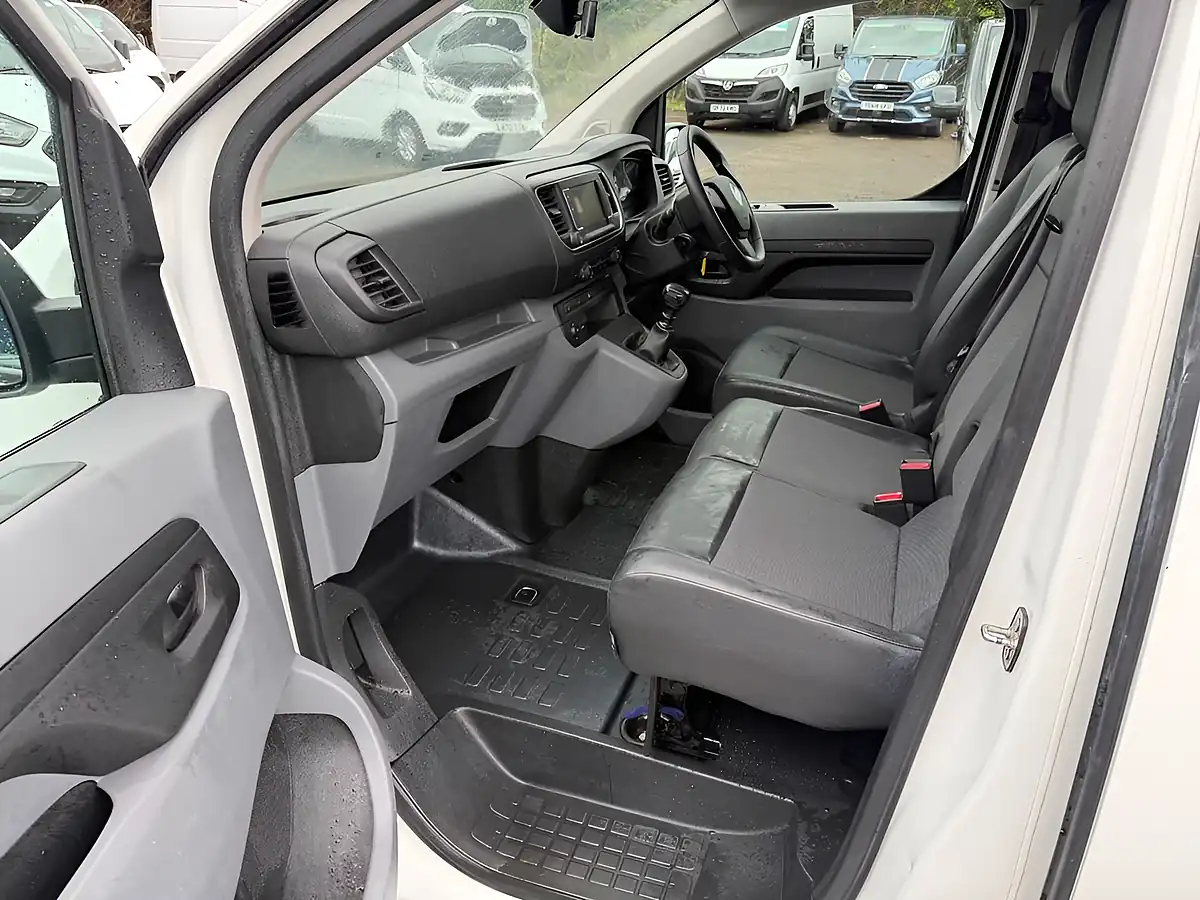Used 2019 Vauxhall Vivaro Sportive White - Interior and Exterior details 15