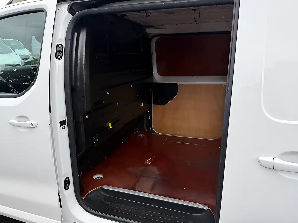 Used 2019 Vauxhall Vivaro Sportive White - Interior and Exterior details 17