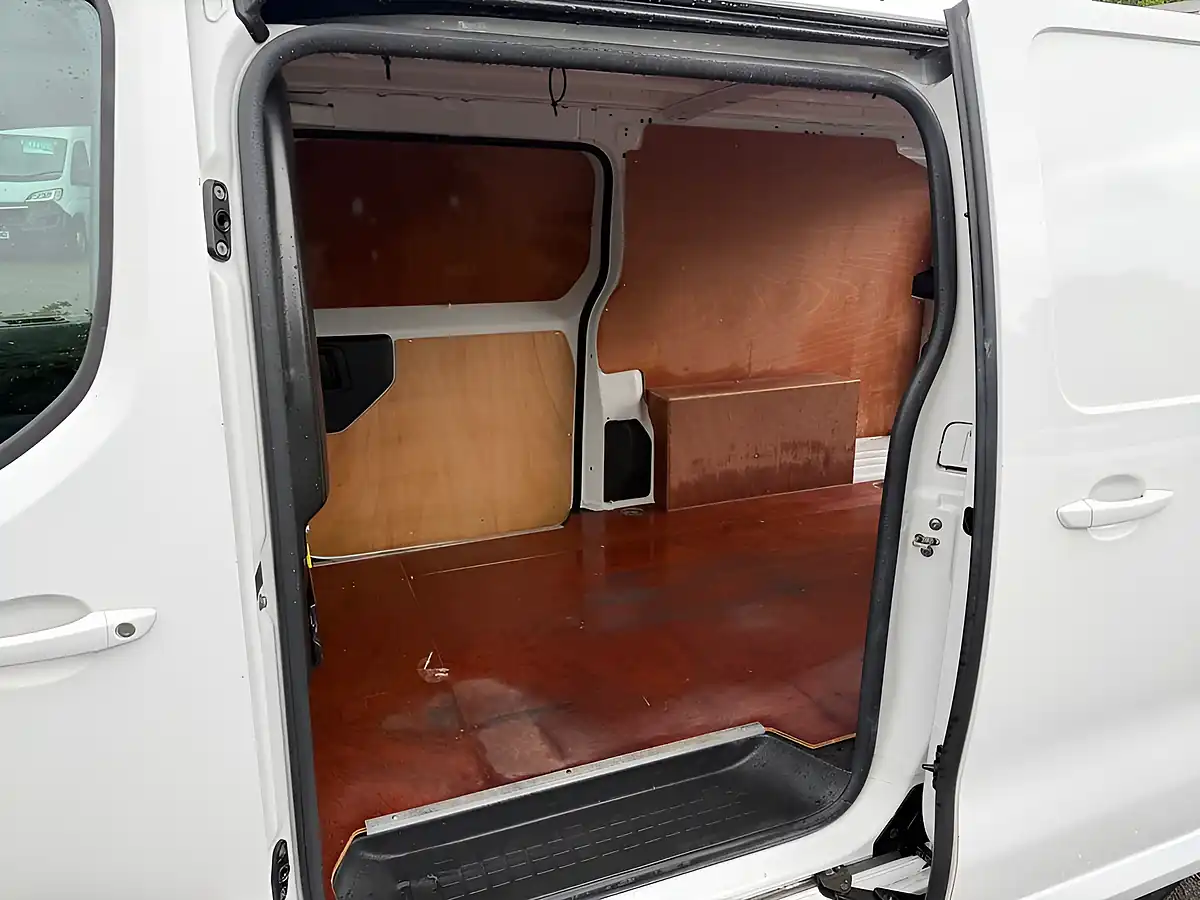 Used 2019 Vauxhall Vivaro Sportive White - Interior and Exterior details 18