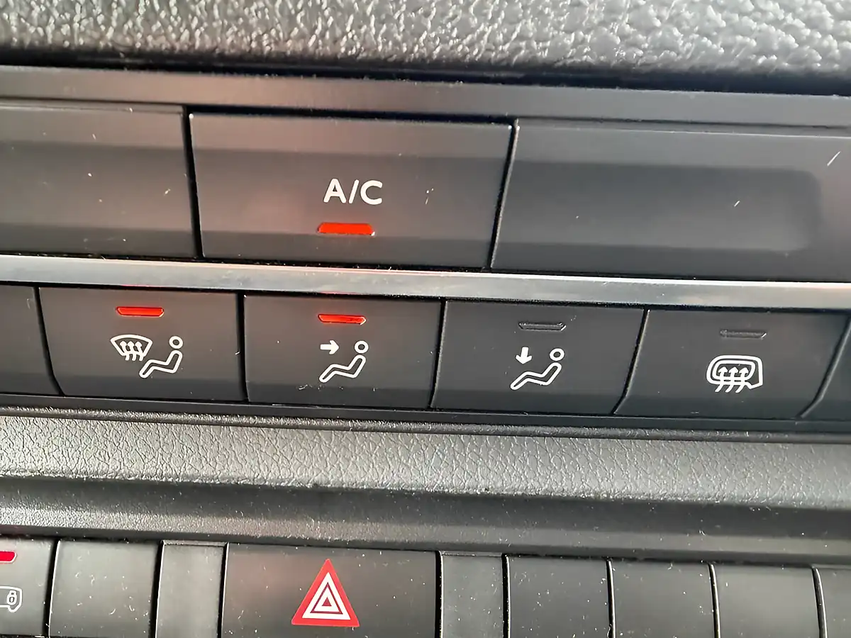 Used 2019 Vauxhall Vivaro Sportive White - Interior and Exterior details 17