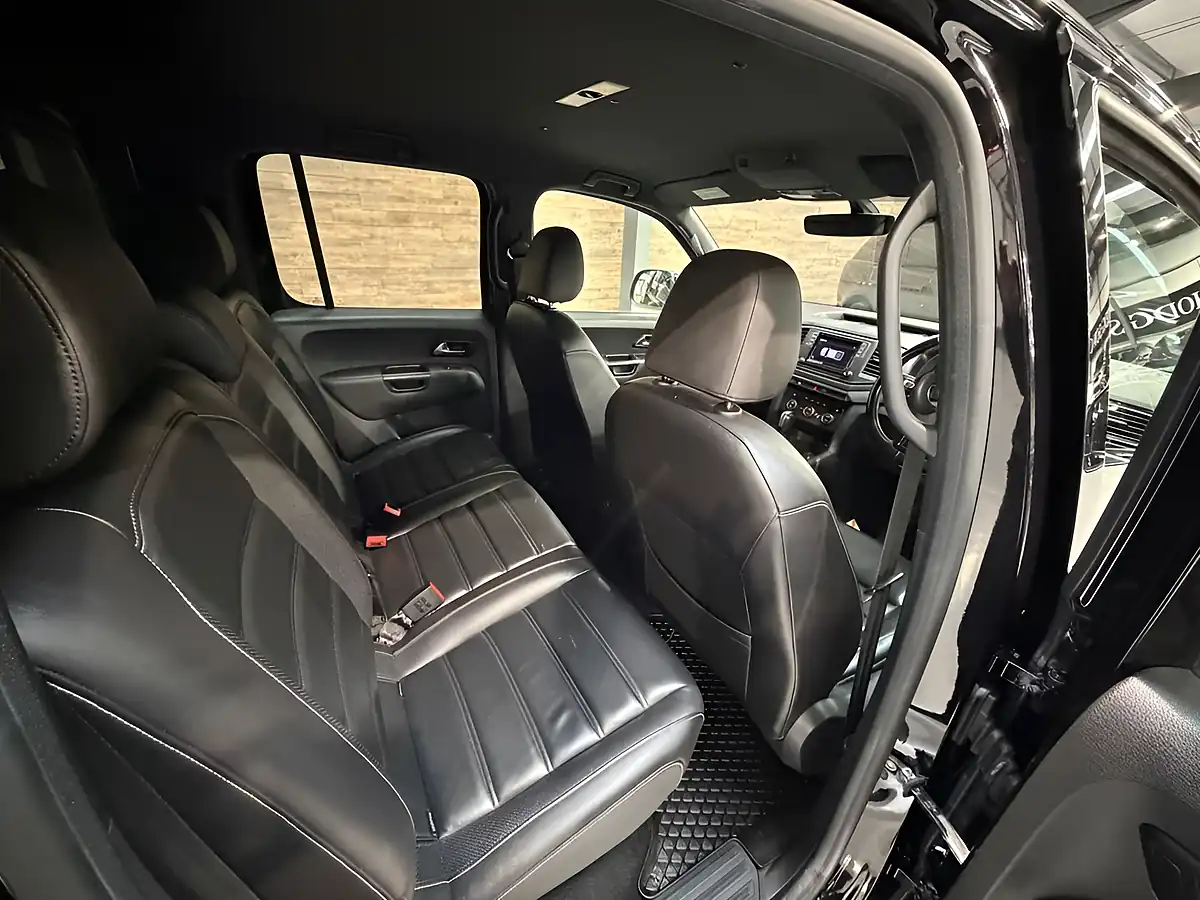Used 2019 Volkswagen Amarok Aventura Black - Interior and Exterior details 10