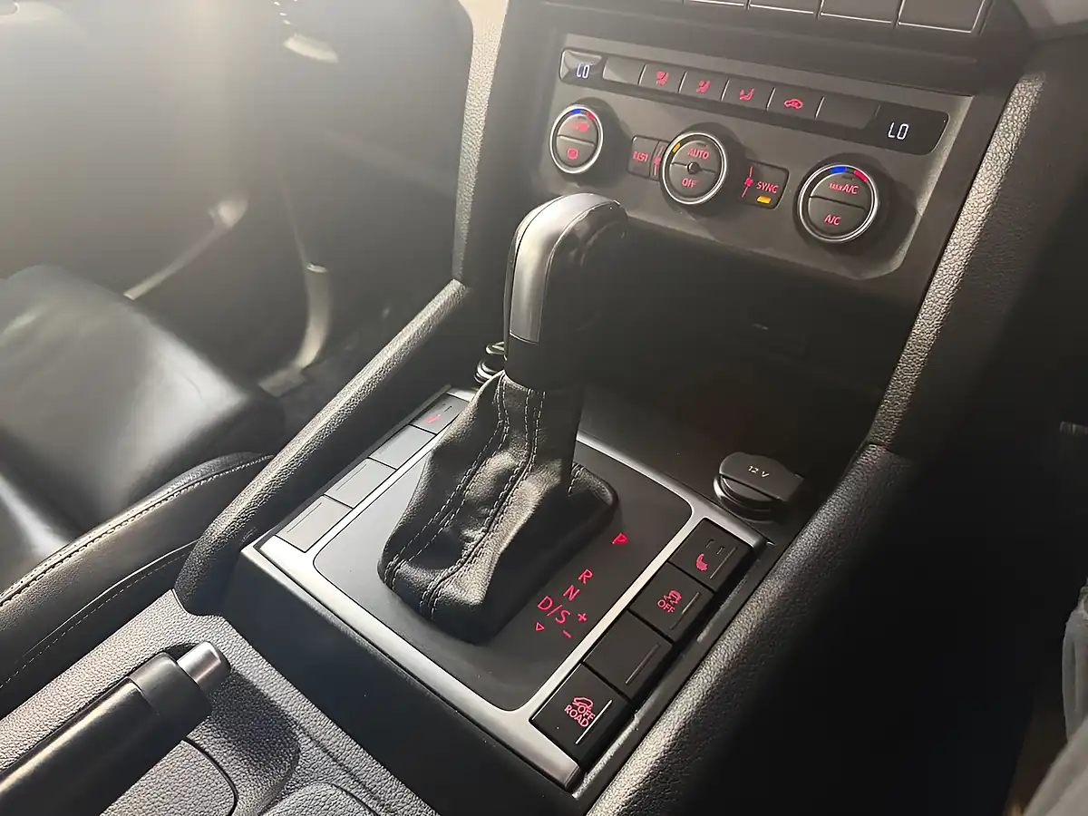 Used 2019 Volkswagen Amarok Aventura Black - Interior and Exterior details 13