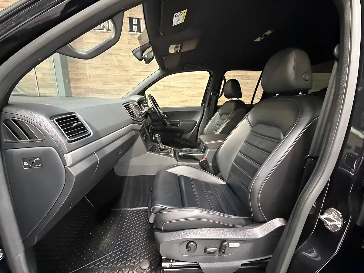 Used 2019 Volkswagen Amarok Aventura Black - Interior and Exterior details 8