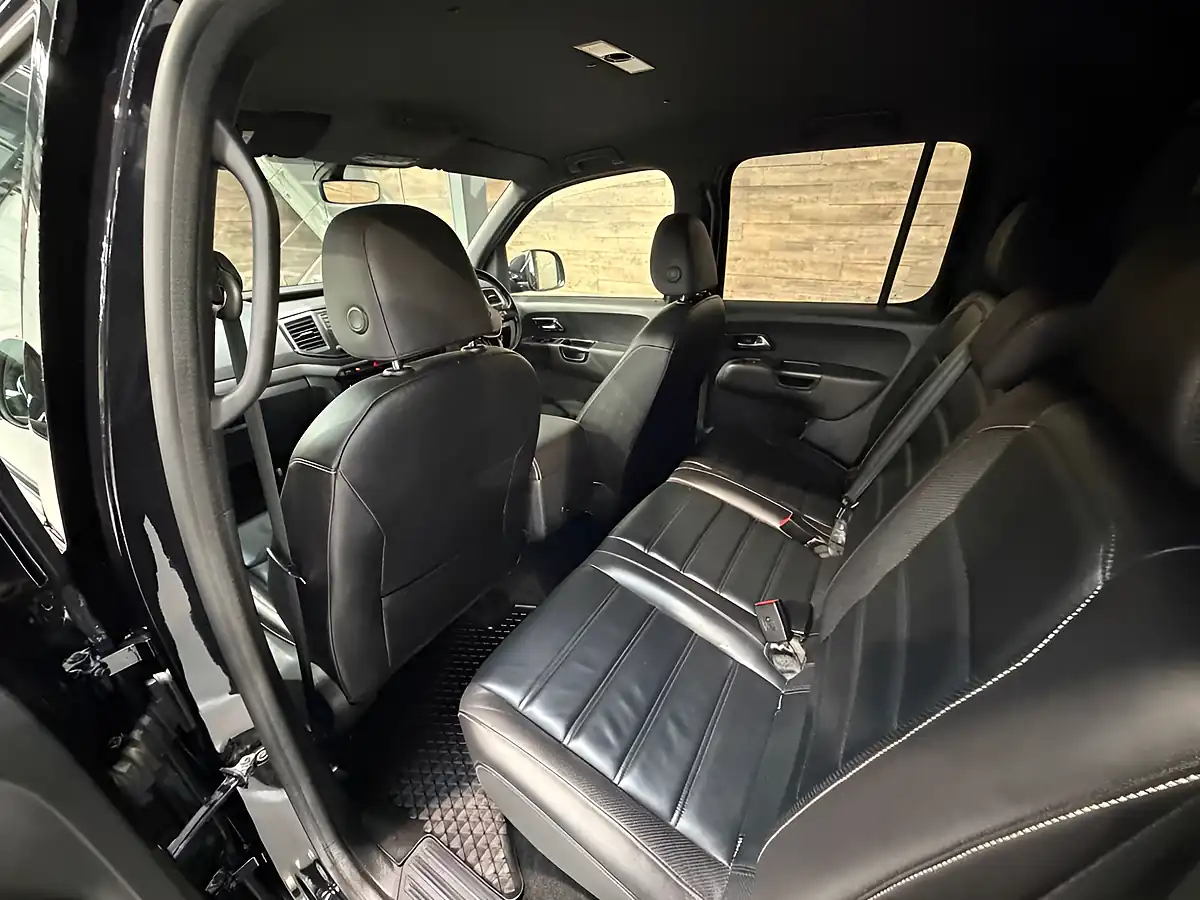 Used 2019 Volkswagen Amarok Aventura Black - Interior and Exterior details 9