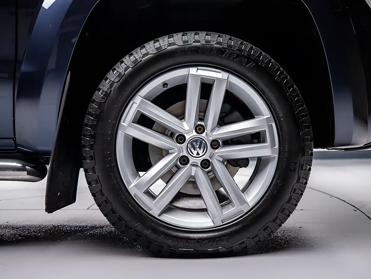 Used 2019 Volkswagen Amarok Highline Blue - Interior and Exterior details 8