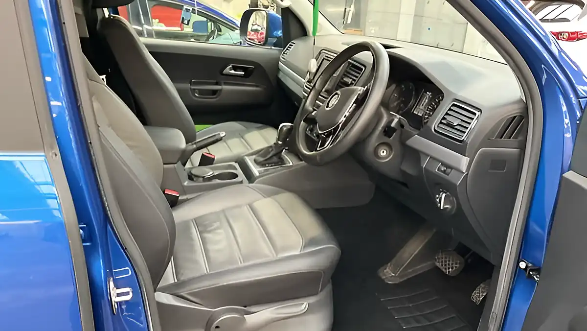 Used 2019 Volkswagen Amarok Highline Blue - Interior and Exterior details 11