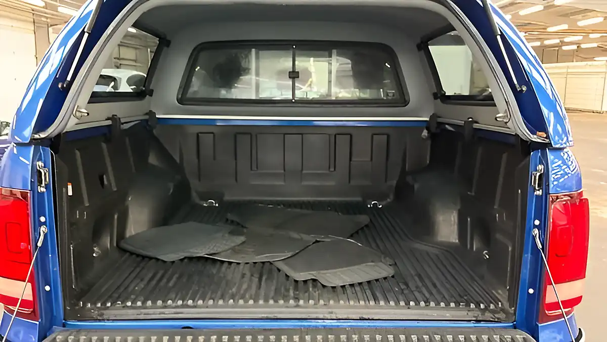 Used 2019 Volkswagen Amarok Highline Blue - Interior and Exterior details 13