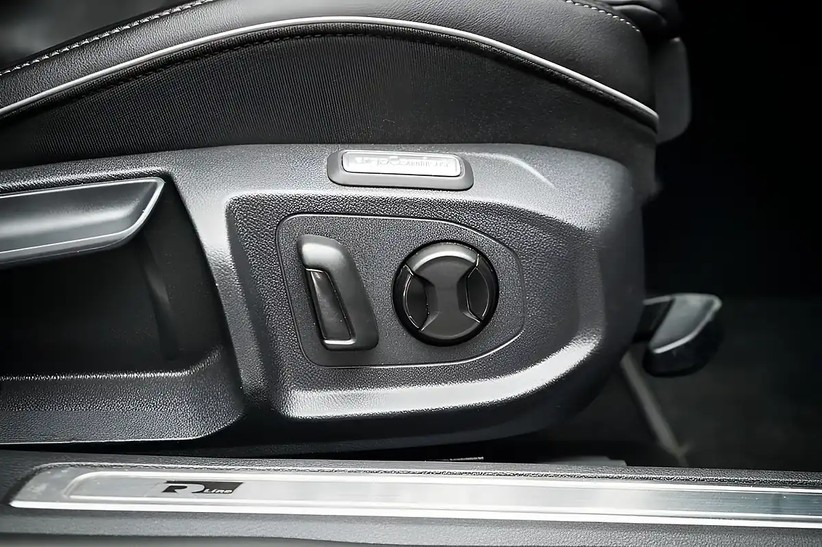 Used 2019 Volkswagen Arteon R-Line Grey - Interior and Exterior details 17