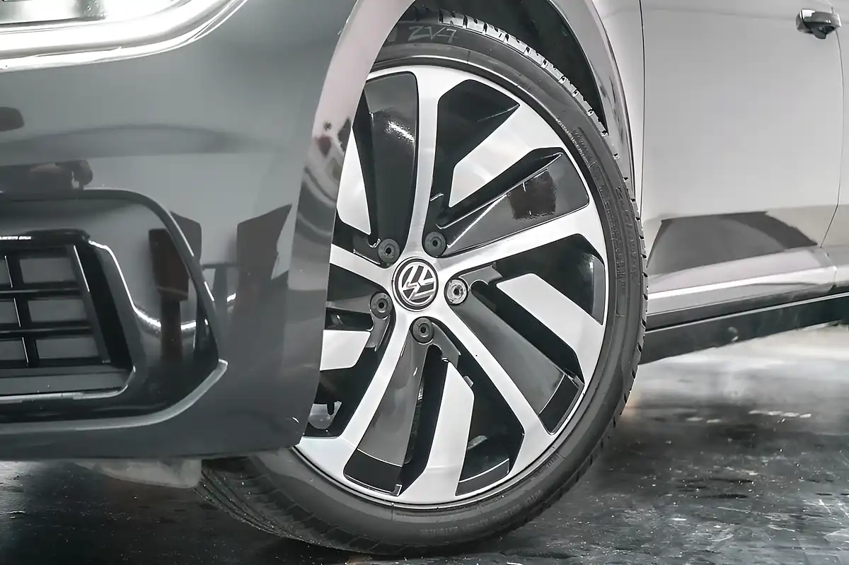 Used 2019 Volkswagen Arteon R-Line Grey - Interior and Exterior details 2