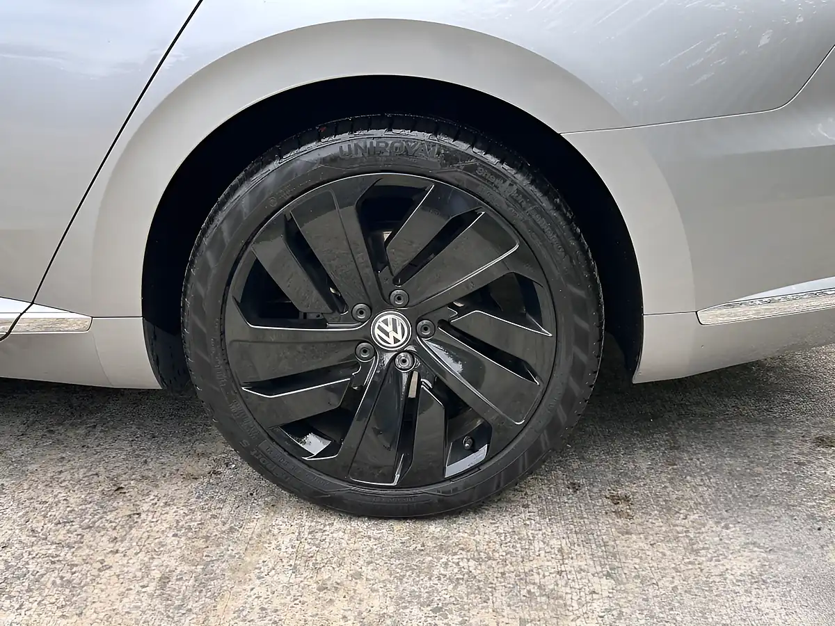 Used 2019 Volkswagen Arteon R-Line Silver - Interior and Exterior details 18