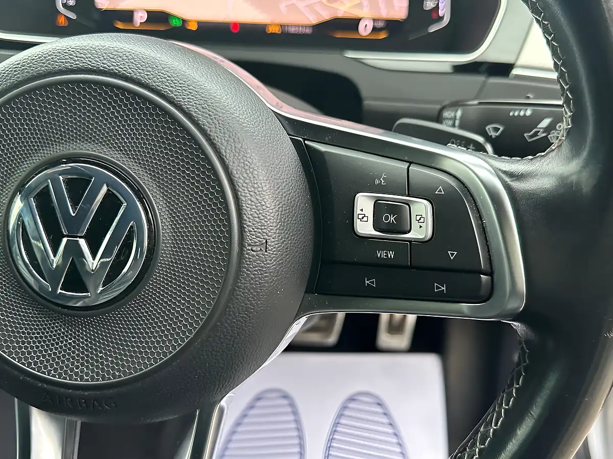 Used 2019 Volkswagen Arteon R-Line Silver - Interior and Exterior details 4