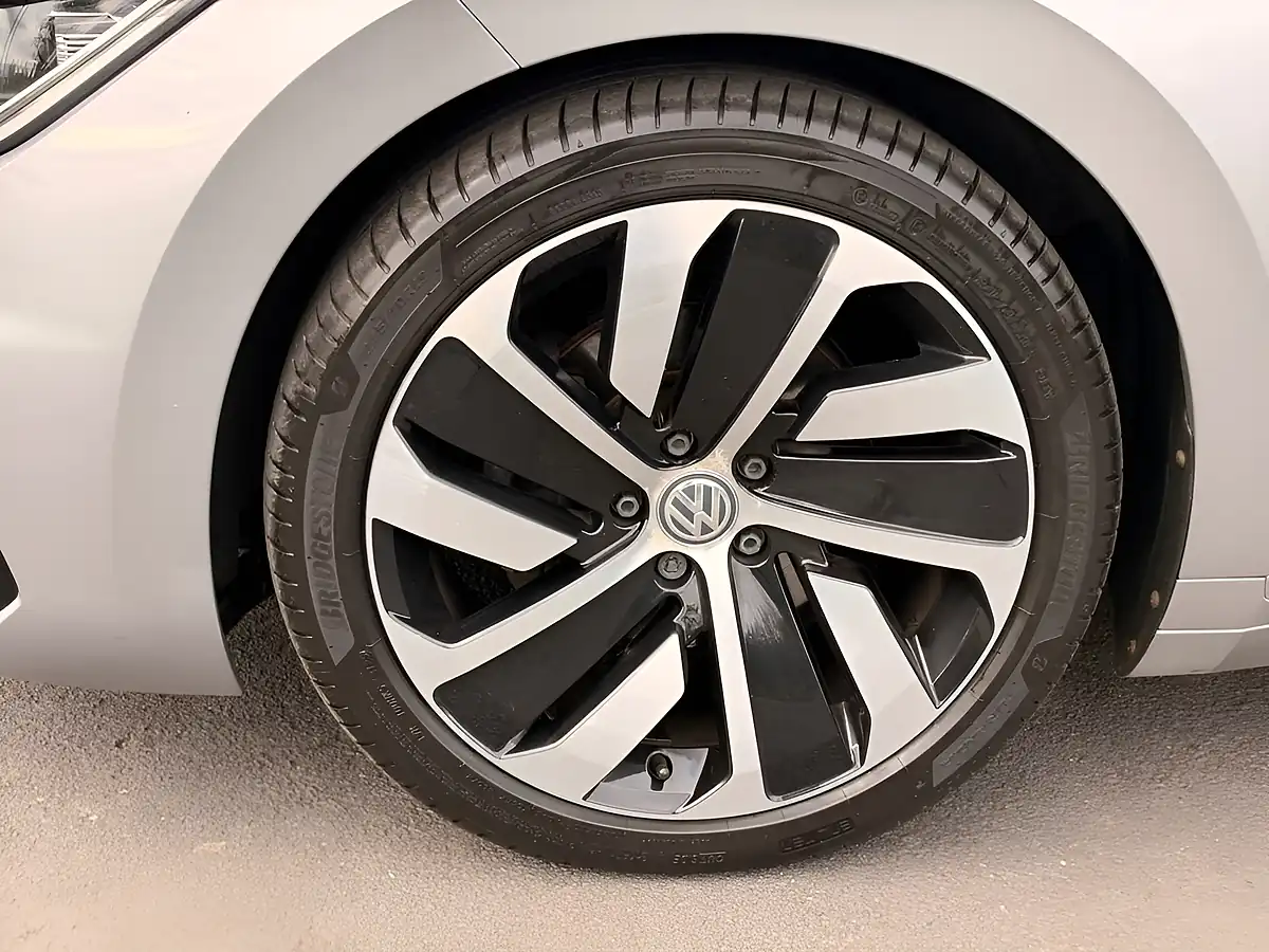 Used 2019 Volkswagen Arteon R-Line Silver - Interior and Exterior details 17