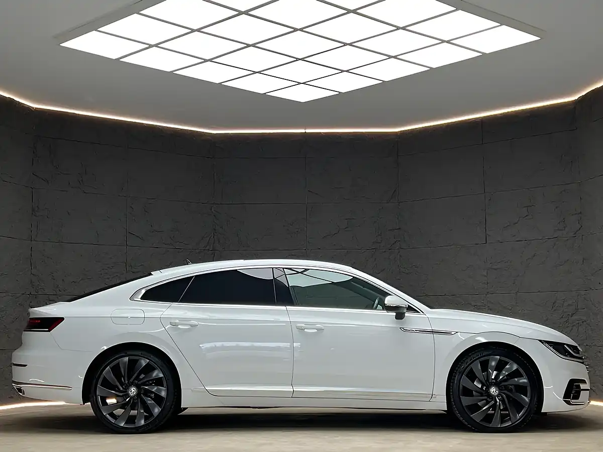 Used 2019 Volkswagen Arteon R-Line White - Interior and Exterior details 13