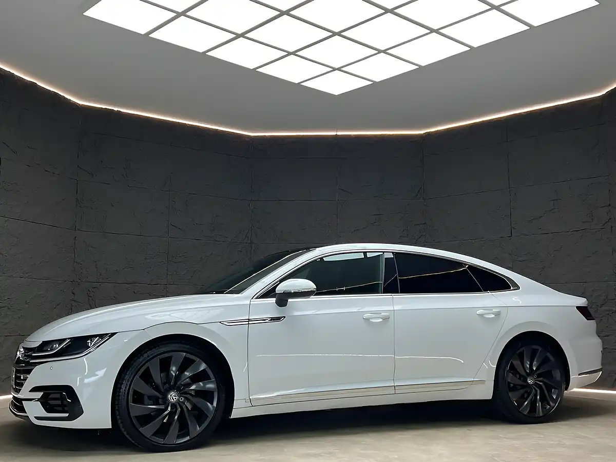 Used 2019 Volkswagen Arteon R-Line White - Interior and Exterior details 7