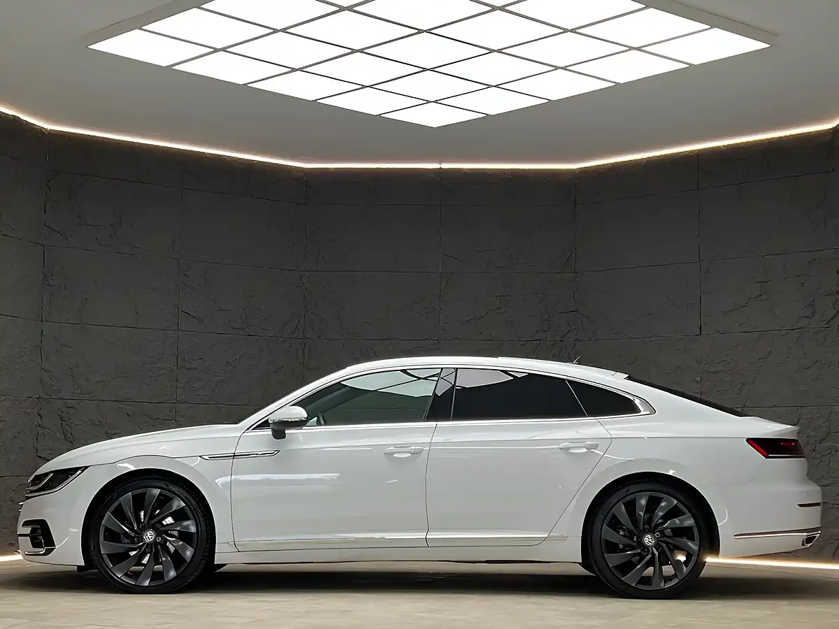 Used 2019 Volkswagen Arteon R-Line White - Interior and Exterior details 8