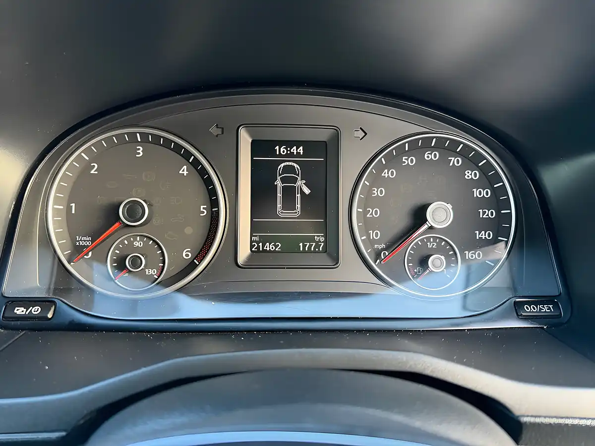 Used 2019 Volkswagen Caddy C20 Highline Silver - Interior and Exterior details 10