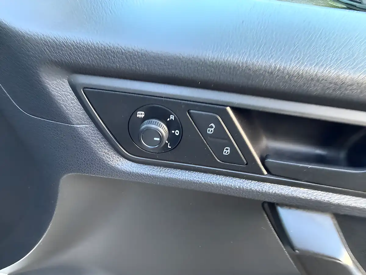 Used 2019 Volkswagen Caddy C20 Highline Silver - Interior and Exterior details 13