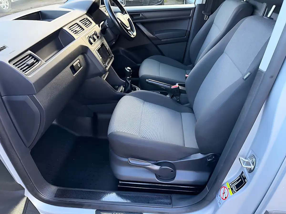 Used 2019 Volkswagen Caddy C20 Highline Silver - Interior and Exterior details 5